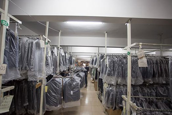 1526089469593217.jpg 服裝倉(cāng)庫.jpg